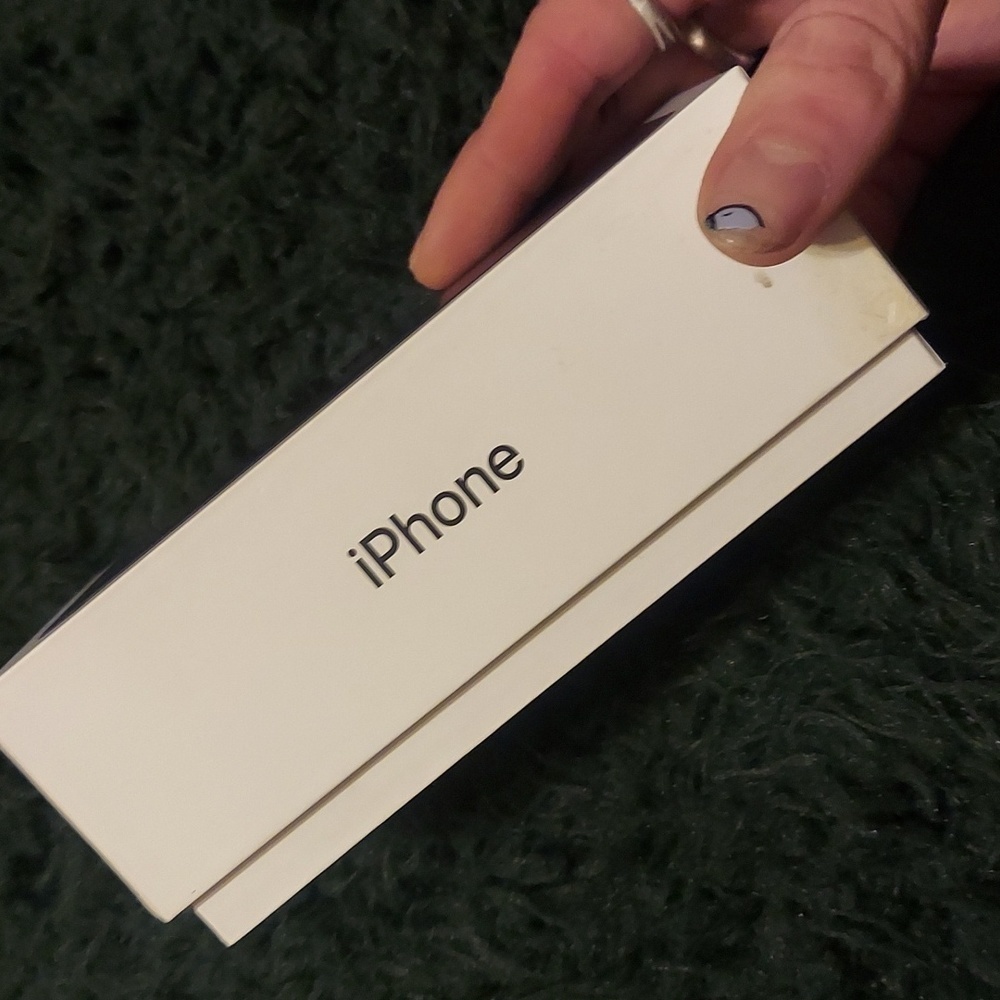 IPhone 1 (packaging and contents only) still an epic find